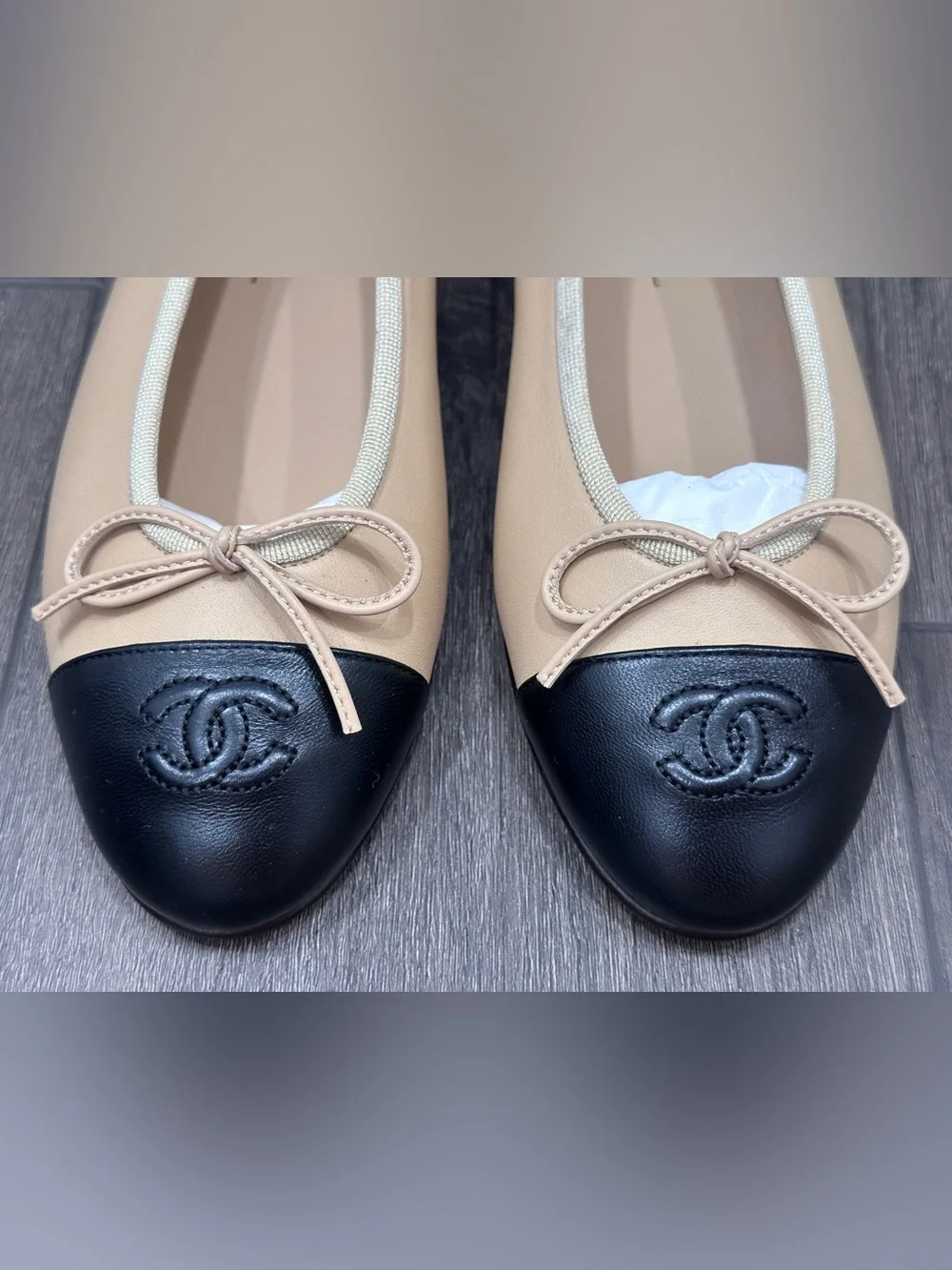 CHANEL CLASSIC CC LOGO BEIGE & BLACK LEATHER BALLET FLATS SHOES Size 37
